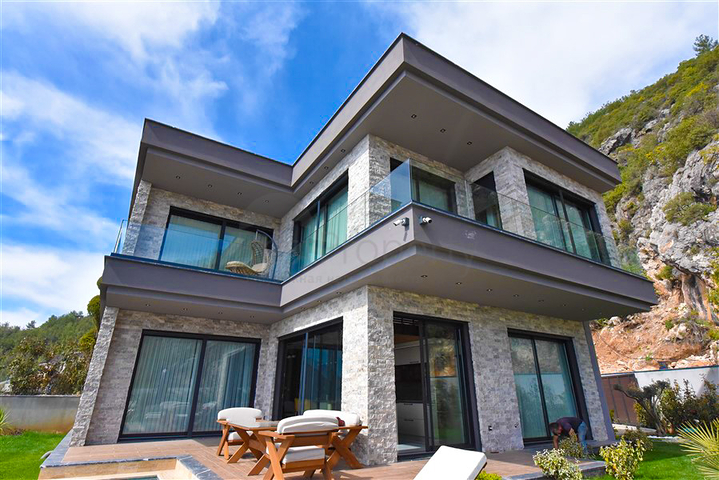 فيلا 4+1 مع إطلالة بانورامية على البحر 