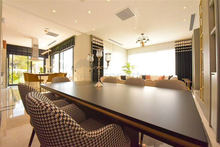 فيلا 4+1 مع إطلالة بانورامية على البحر 