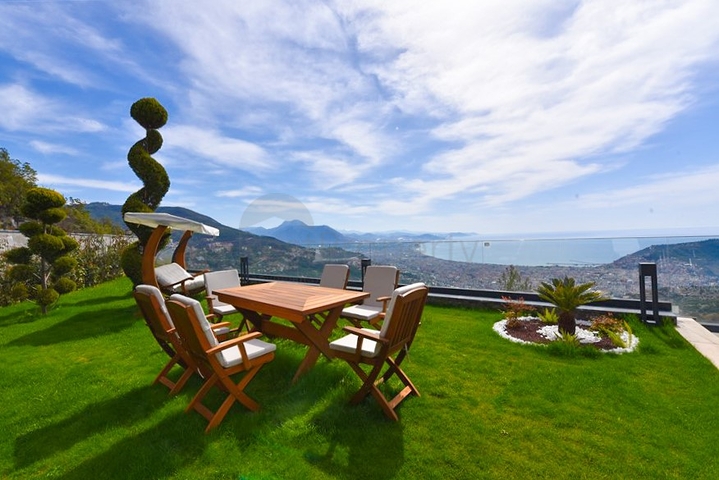 فيلا 4+1 مع إطلالة بانورامية على البحر 