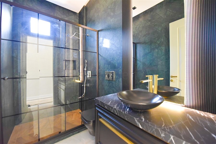 فيلا 4+1 مع إطلالة بانورامية على البحر 