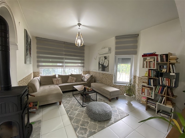 فيلا فسيحة 3 + 1 على بعد 250 متر من البحر في منطقة كوناكلي