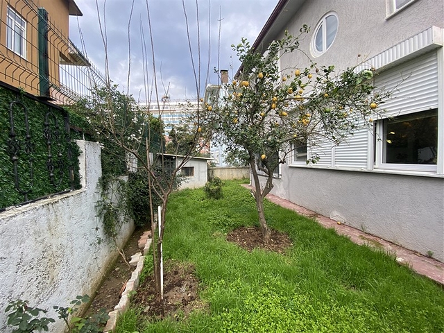 فيلا فسيحة 3 + 1 على بعد 250 متر من البحر في منطقة كوناكلي