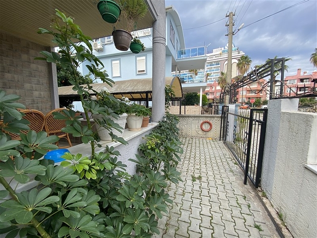 فيلا فسيحة 3 + 1 على بعد 250 متر من البحر في منطقة كوناكلي