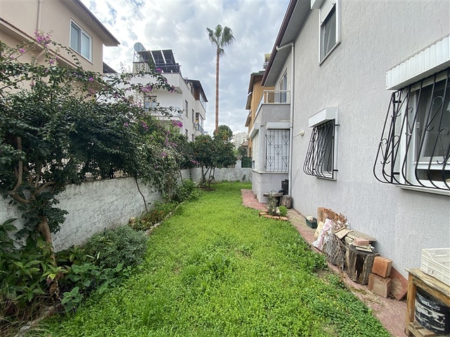 فيلا فسيحة 3 + 1 على بعد 250 متر من البحر في منطقة كوناكلي