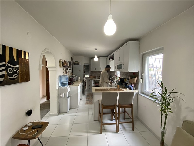 فيلا فسيحة 3 + 1 على بعد 250 متر من البحر في منطقة كوناكلي