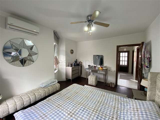 فيلا فسيحة 3 + 1 على بعد 250 متر من البحر في منطقة كوناكلي