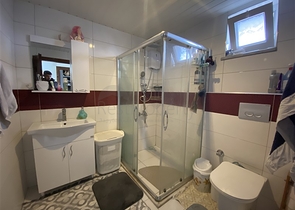 فيلا فسيحة 3 + 1 على بعد 250 متر من البحر في منطقة كوناكلي