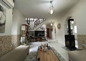 فيلا فسيحة 3 + 1 على بعد 250 متر من البحر في منطقة كوناكلي