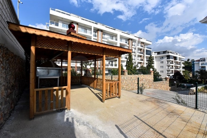 بنتهاوس 2+1 في منطقة كستل ، على بعد 350 متر فقط من البحر 