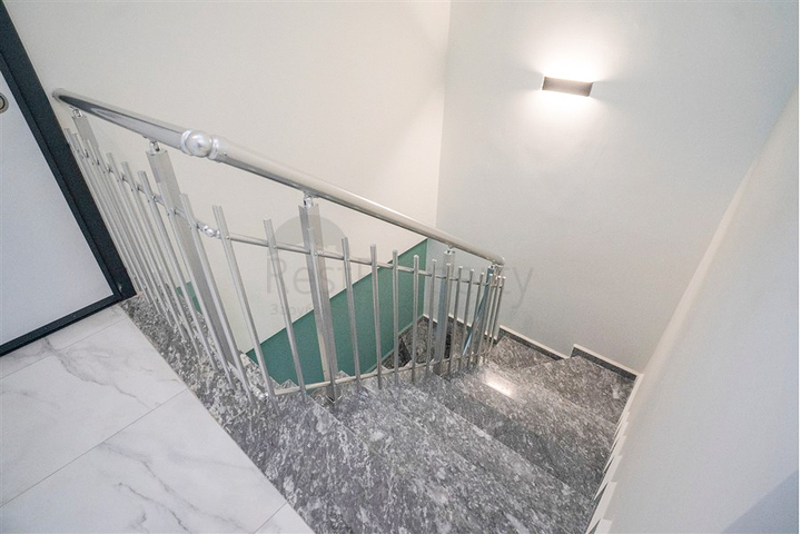 بنتهاوس 2+1 في منطقة كستل ، على بعد 350 متر فقط من البحر 