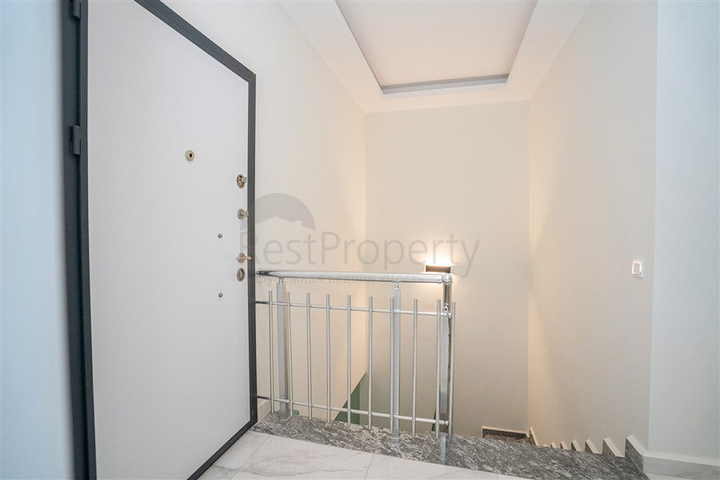 بنتهاوس 2+1 في منطقة كستل ، على بعد 350 متر فقط من البحر 