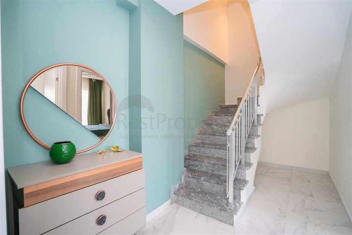 بنتهاوس 2+1 في منطقة كستل ، على بعد 350 متر فقط من البحر 