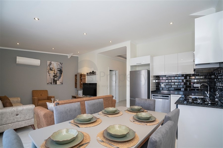 بنتهاوس 2+1 في منطقة كستل ، على بعد 350 متر فقط من البحر 