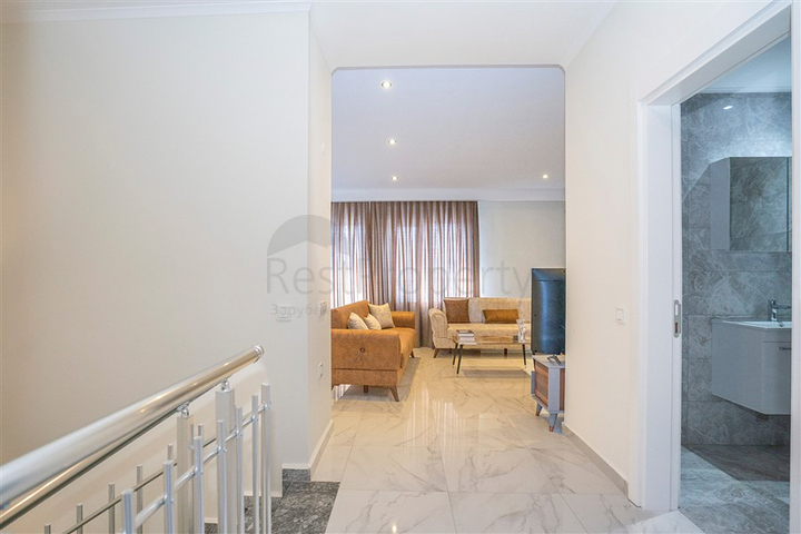 بنتهاوس 2+1 في منطقة كستل ، على بعد 350 متر فقط من البحر 