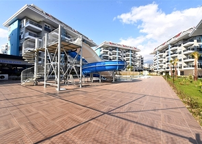 بنتهاوس 2+1 في منطقة كستل ، على بعد 350 متر فقط من البحر 