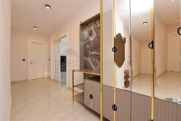 شقة 2+1 مع غرفة تخزين في منطقة محمودلار