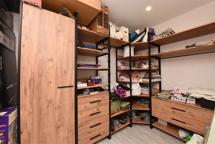 شقة 2+1 مع غرفة تخزين في منطقة محمودلار