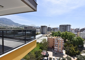 شقة 2+1 مع غرفة تخزين في منطقة محمودلار