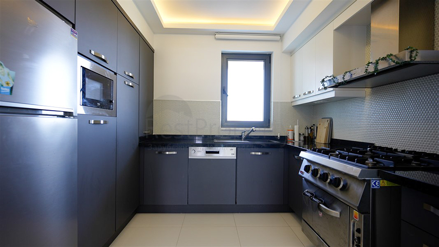 بنتهاوس 3 + 1 مع مسبح خاص على السطح في منطقة كارجيجاك