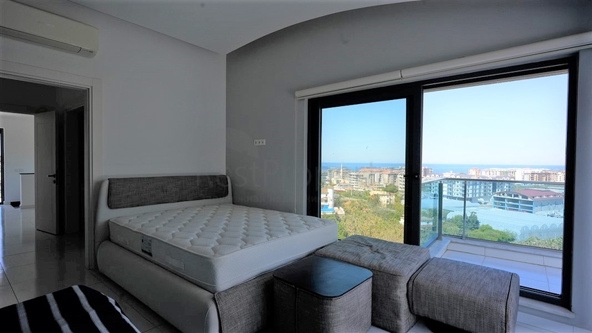 بنتهاوس 3 + 1 مع مسبح خاص على السطح في منطقة كارجيجاك