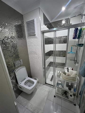 شقة مفروشة 1 + 1 مع إطلالة جميلة على البحر في منطقة كارجيجاك