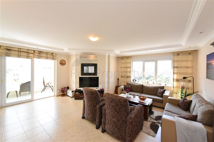 شقة كبيرة مطلة على البحر 2 + 1