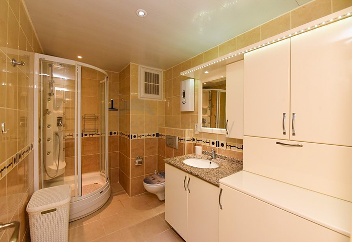 شقة كبيرة مطلة على البحر 2 + 1