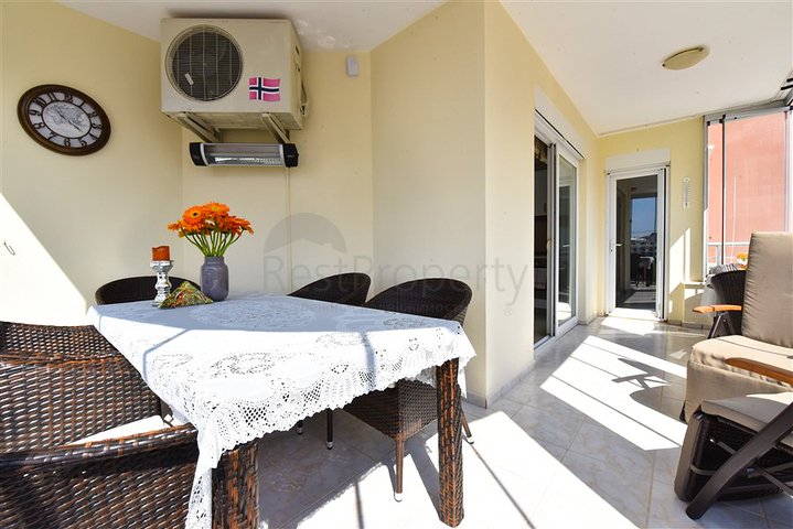 شقة كبيرة مطلة على البحر 2 + 1