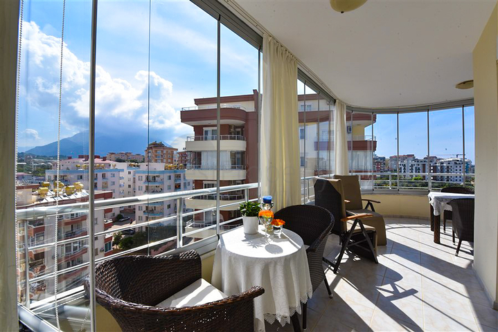 شقة كبيرة مطلة على البحر 2 + 1