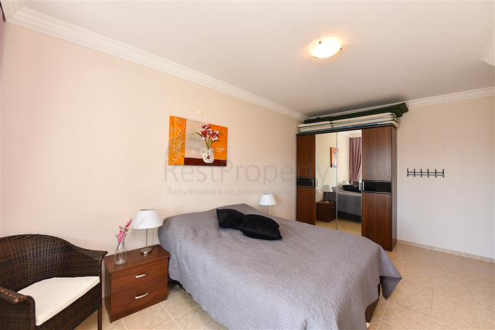 شقة كبيرة مطلة على البحر 2 + 1