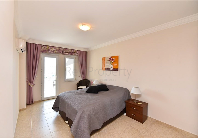 شقة كبيرة مطلة على البحر 2 + 1