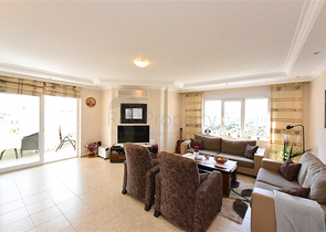 شقة كبيرة مطلة على البحر 2 + 1