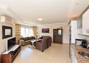 شقة كبيرة مطلة على البحر 2 + 1