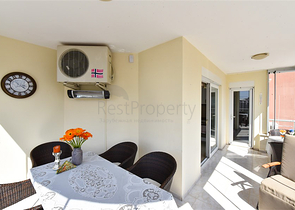 شقة كبيرة مطلة على البحر 2 + 1