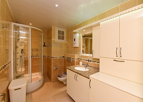 شقة كبيرة مطلة على البحر 2 + 1