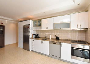 شقة كبيرة مطلة على البحر 2 + 1