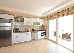 شقة كبيرة مطلة على البحر 2 + 1