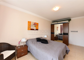 شقة كبيرة مطلة على البحر 2 + 1