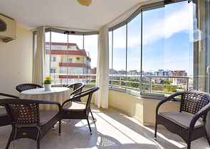 شقة كبيرة مطلة على البحر 2 + 1