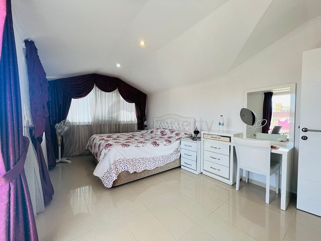 بنتهاوس واسع 2 + 1 في وسط ألانيا