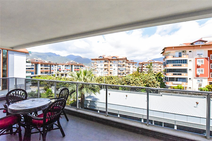 شقة فسيحة 2 + 1 في منطقة أوبا