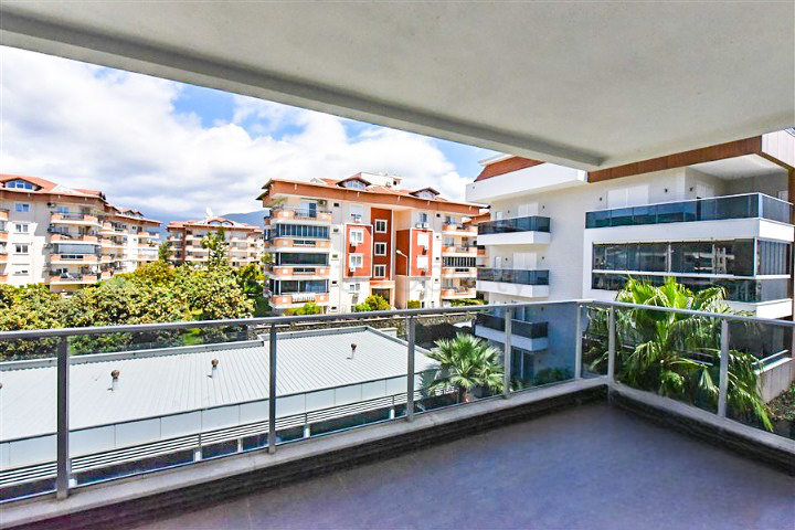 شقة فسيحة 2 + 1 في منطقة أوبا