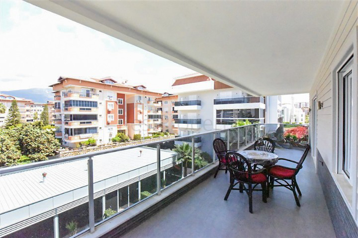 شقة فسيحة 2 + 1 في منطقة أوبا