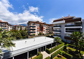 شقة فسيحة 2 + 1 في منطقة أوبا