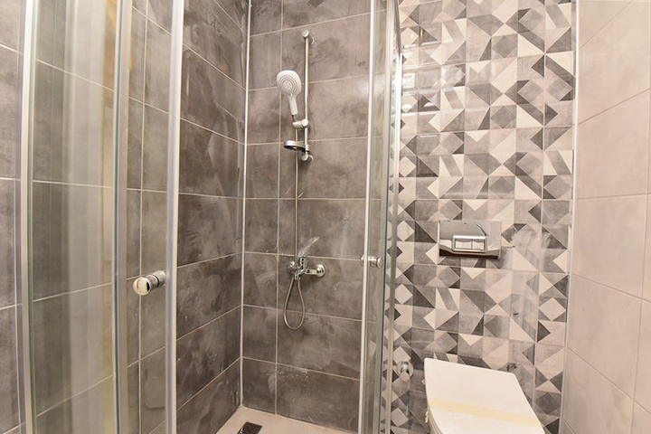 شقة 1+1 في مجمع جذاب في منطقة توسمور 