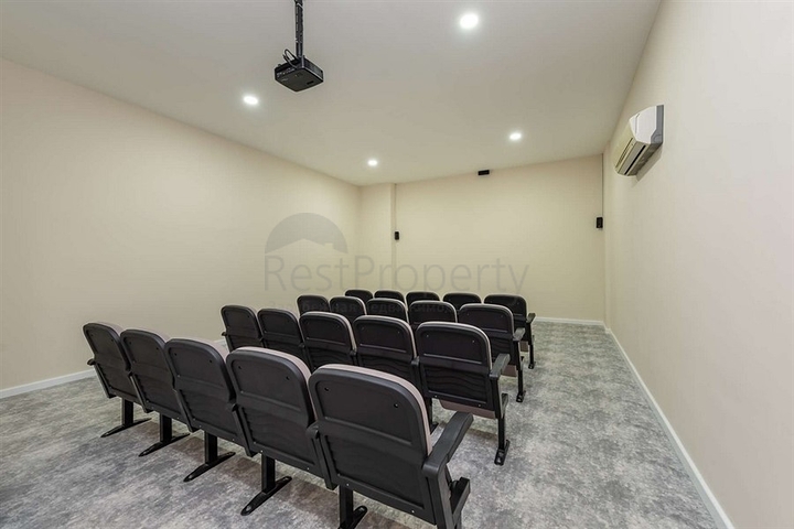 استوديو واسع في مجمع أفسالارا الشهير   