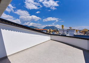 3 + 1 بنتهاوس على بعد 300 متر فقط من البحر الأبيض المتوسط في منطقة أوبا