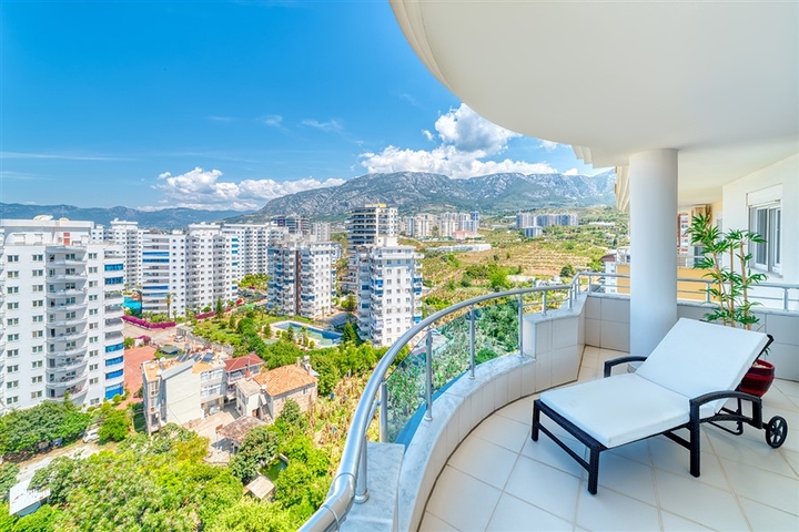 بنتهاوس كبير 3 + 1 مع مناظر خلابة