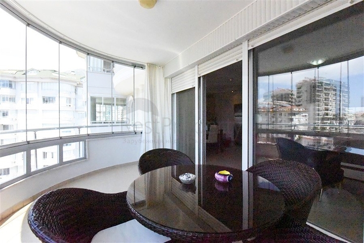 شقة واسعة تطل على البحر والجبل في منطقة جيكجيلي