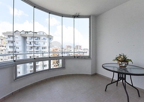 شقة واسعة تطل على البحر والجبل في منطقة جيكجيلي